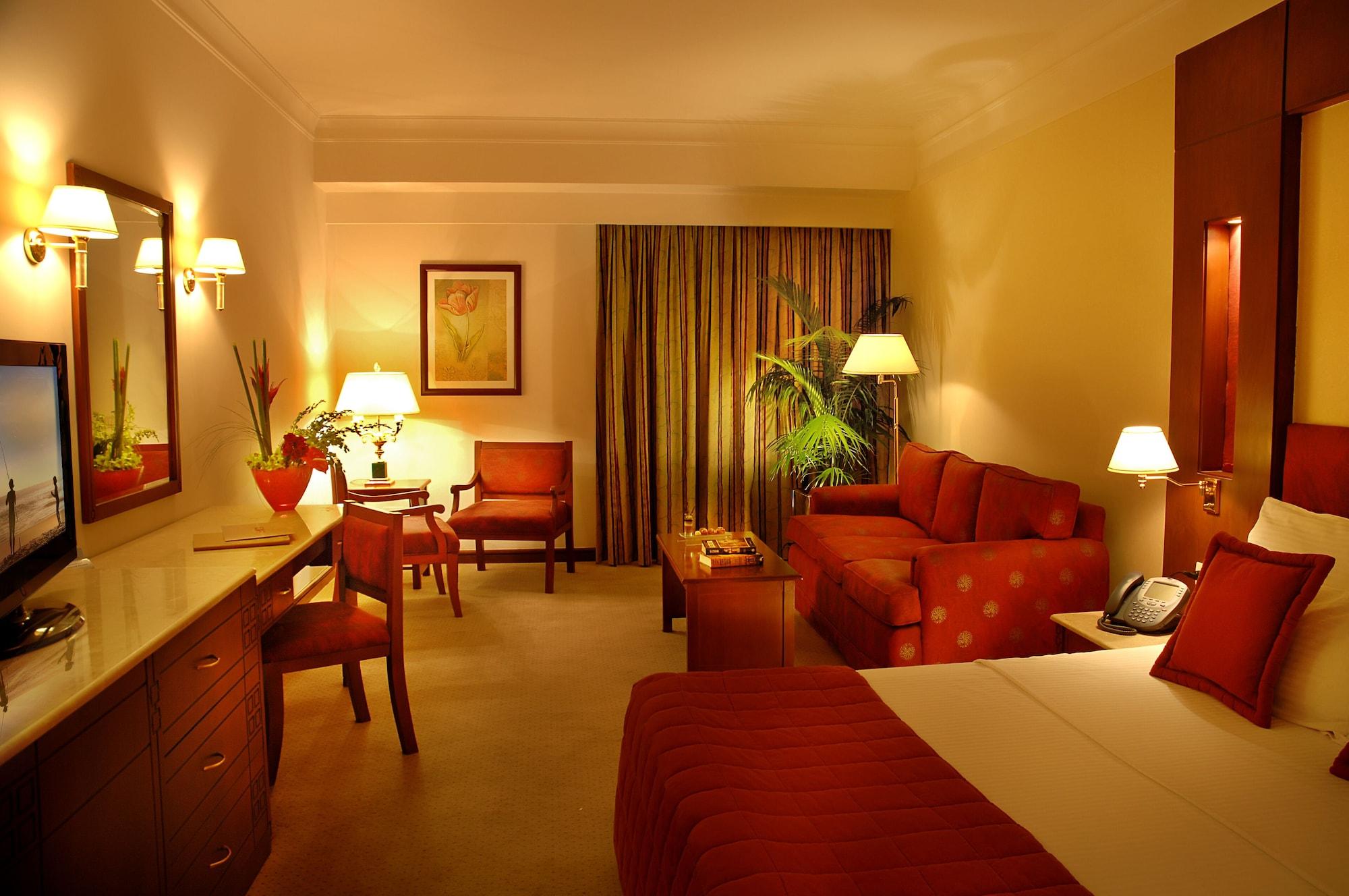 Safir Hotel Cairo Giza Екстериор снимка A suite at the Hilton Athens