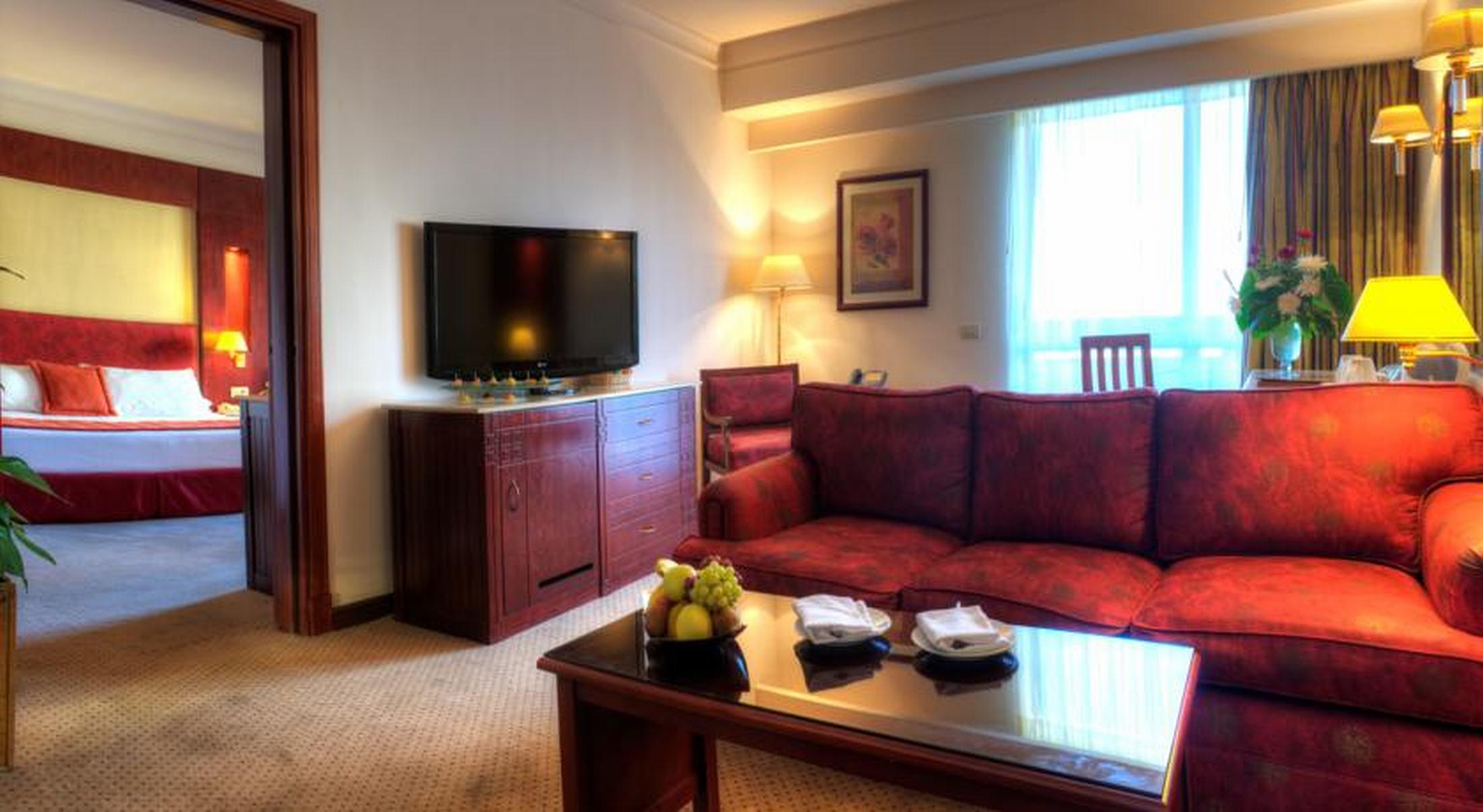 Safir Hotel Cairo Giza Екстериор снимка A suite at the hotel