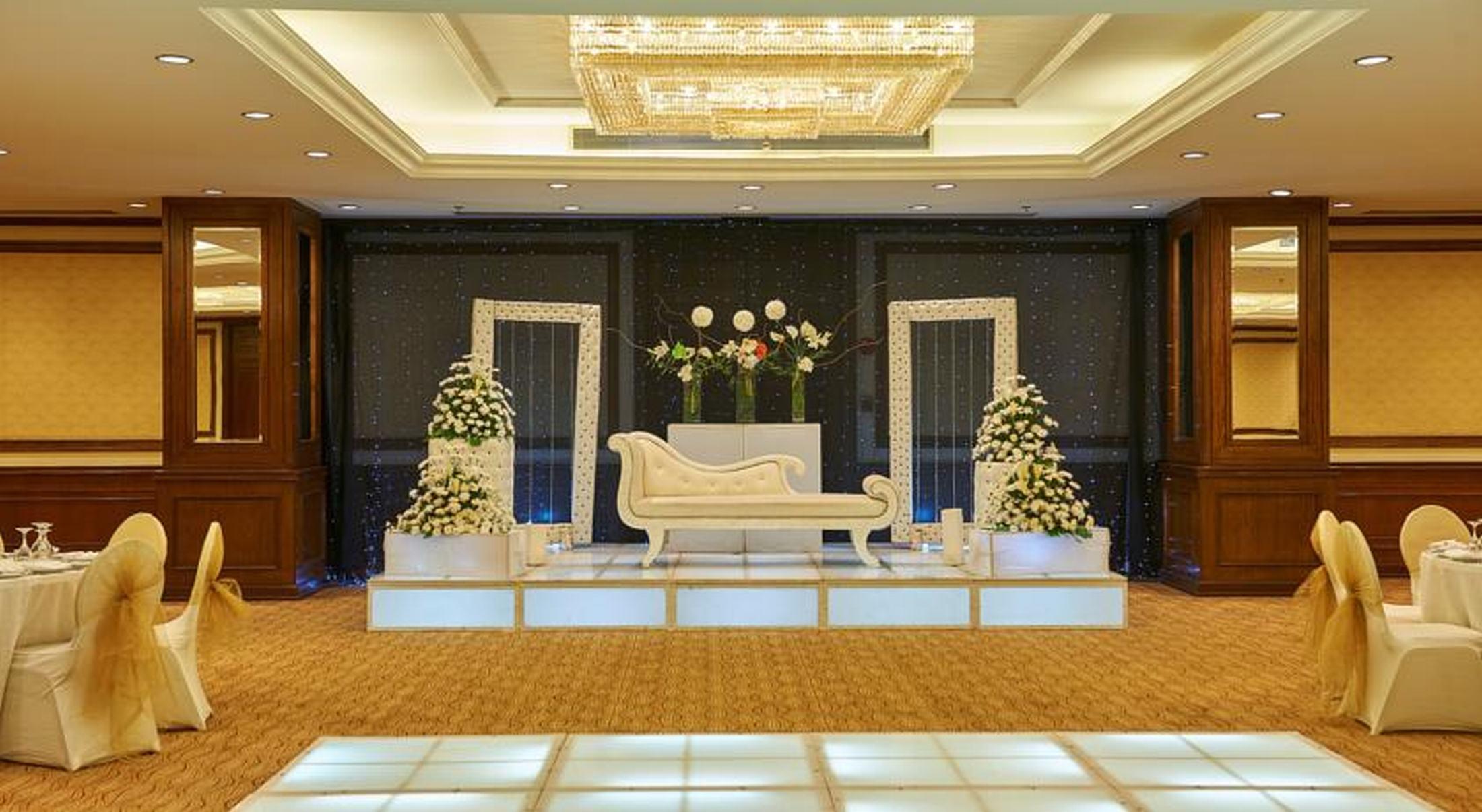 Safir Hotel Cairo Giza Екстериор снимка A modern Malay wedding reception