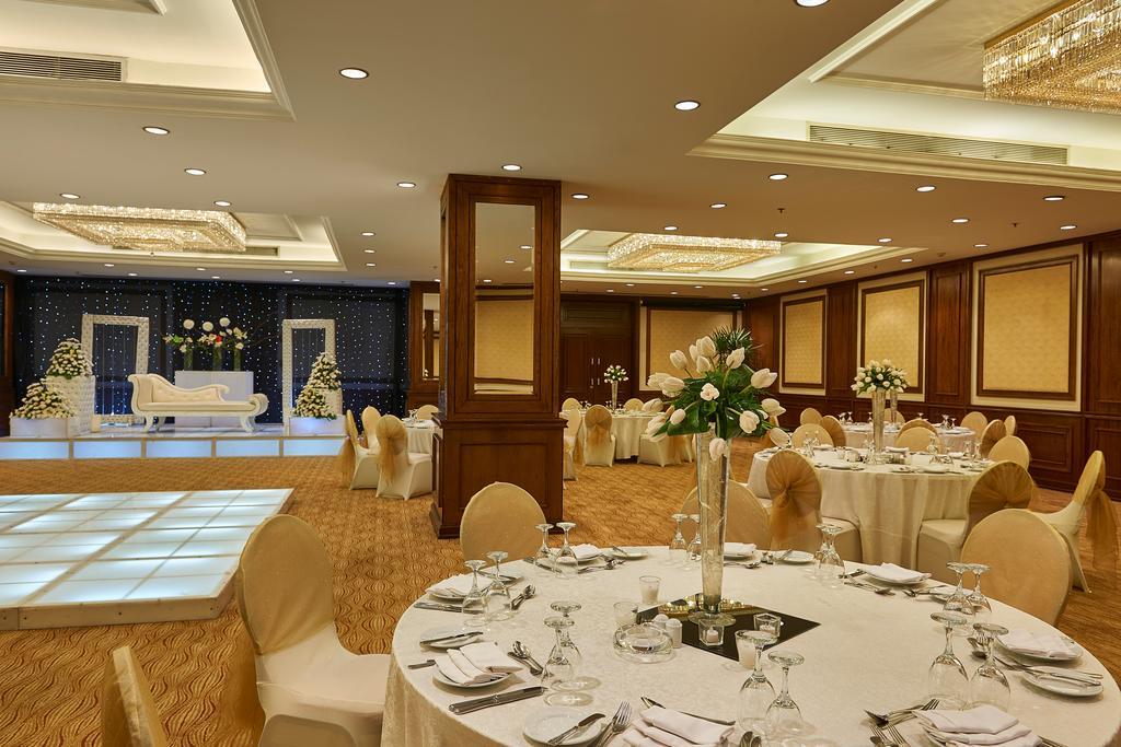 Safir Hotel Cairo Giza Екстериор снимка The ballroom