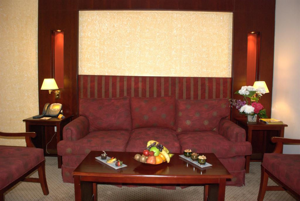 Safir Hotel Cairo Giza Стая снимка A suite at the hotel