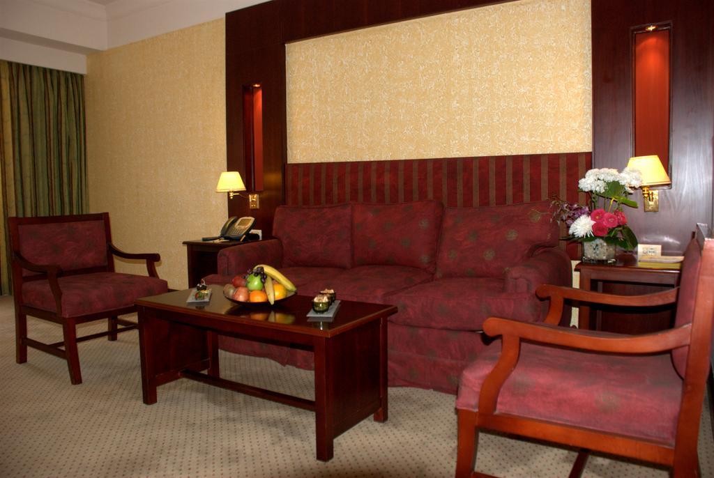 Safir Hotel Cairo Giza Стая снимка A suite at the hotel