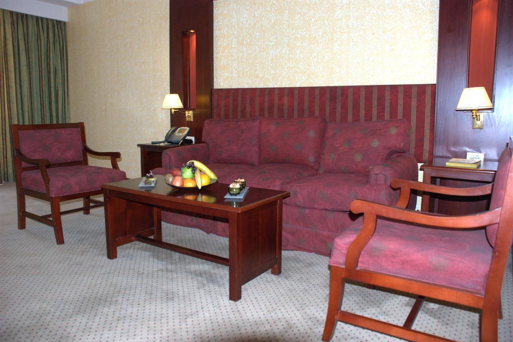 Safir Hotel Cairo Giza Екстериор снимка A suite at the hotel