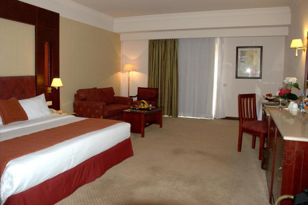 Safir Hotel Cairo Giza Екстериор снимка A room at the hotel